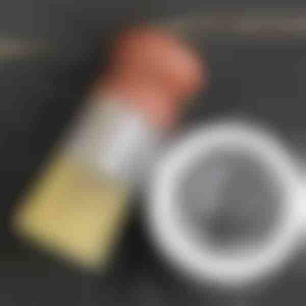 Blizgesį atkurianti odos ir medienos priežiūros priemonė | REVIVAPRO